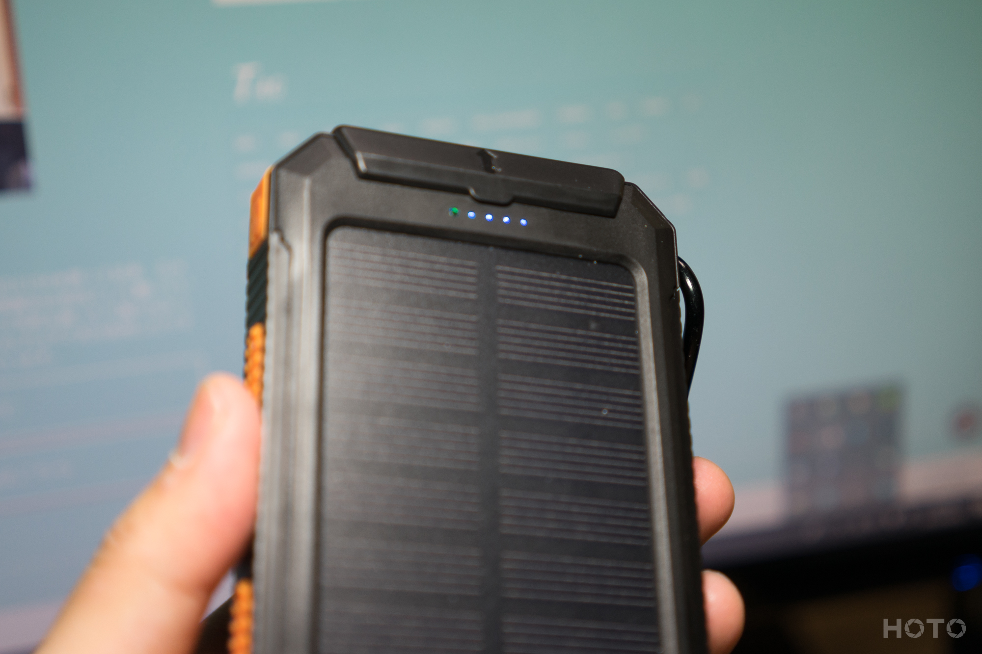 アウトドアの必須アイテム！太陽光充電ができる！soluserのソーラーモバイルバッテリー