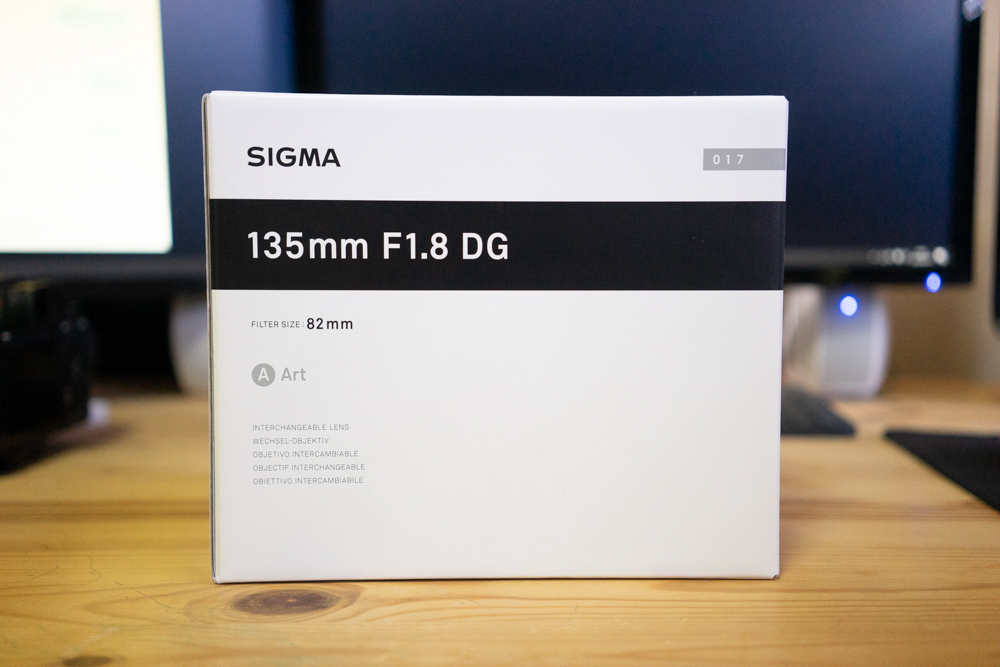 SIGMA 135mm F1.8 DG HSM Art箱